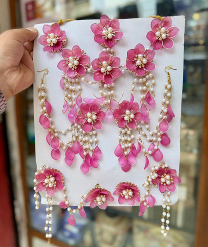 Elegant Handcrafted Pink Floral and Pearl Bridal Haldi/Mehandi Resin Jewellery Set.