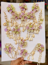 Pista And Levender Shells Jewellery.